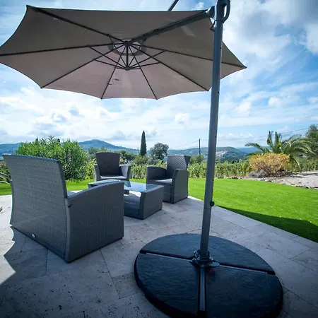 Ma Cardaline Avec Piscine Et Vue Avec 3 Pour 6 Personnes Classe 3 Etoiles Villa *