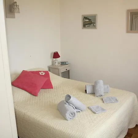 Ma Cardaline Avec Piscine Et Vue Avec 3 Pour 6 Personnes Classe 3 Etoiles Le Castellet (Var)